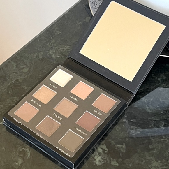 REALHER II Shadow Palette ‘Do Your Squats’ - Picture 3 of 8